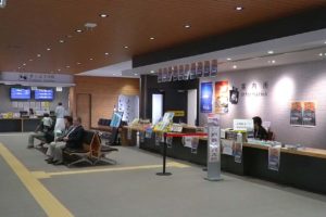 鴛泊港フェリーターミナル「海の駅おしどまり」