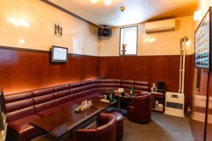 LOUNGE Pierce
