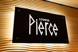 LOUNGE Pierce